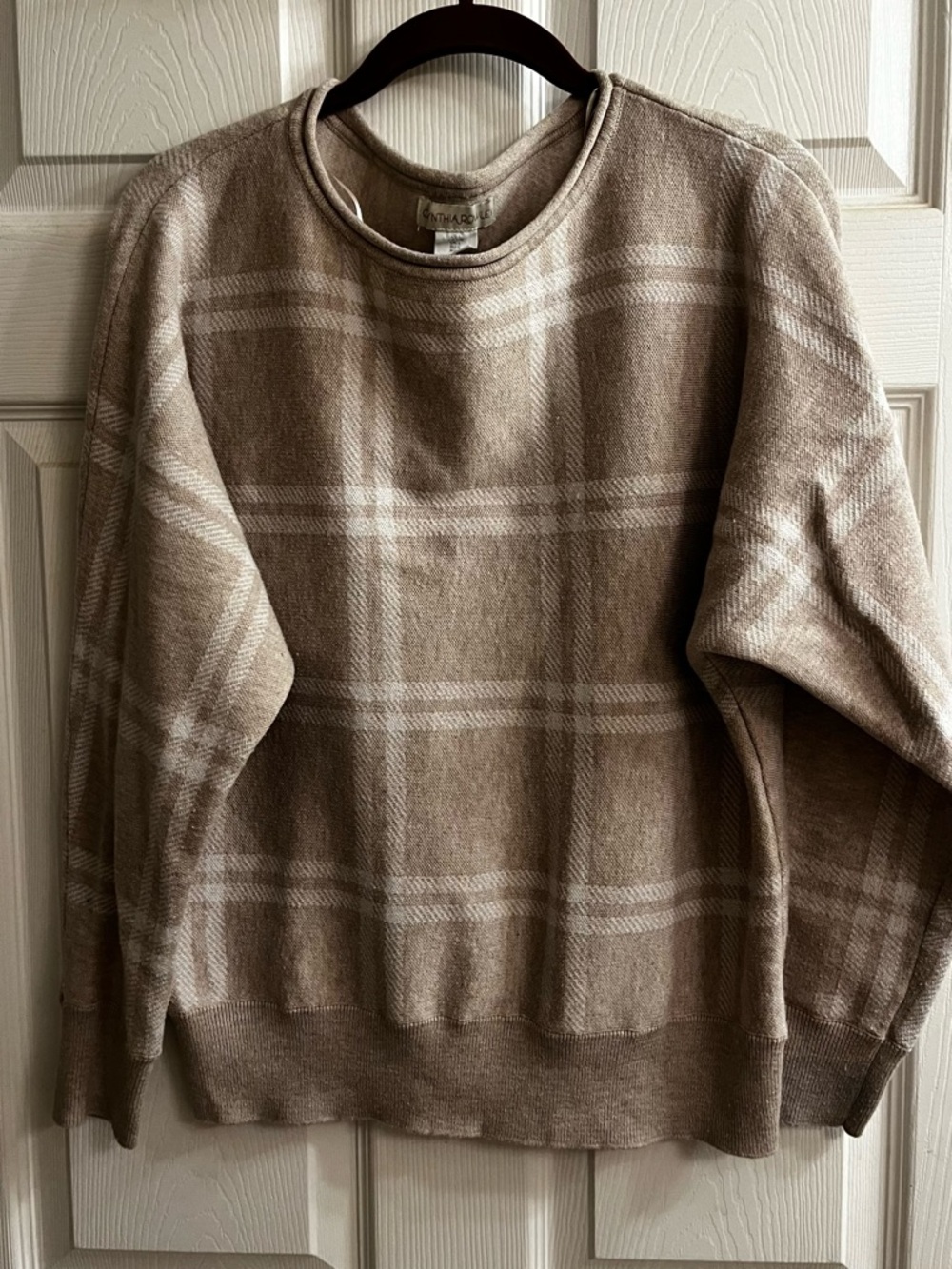 CYNTHIA ROWLEY~BEIGE PLAID~CREWNECK SWEATER~LG